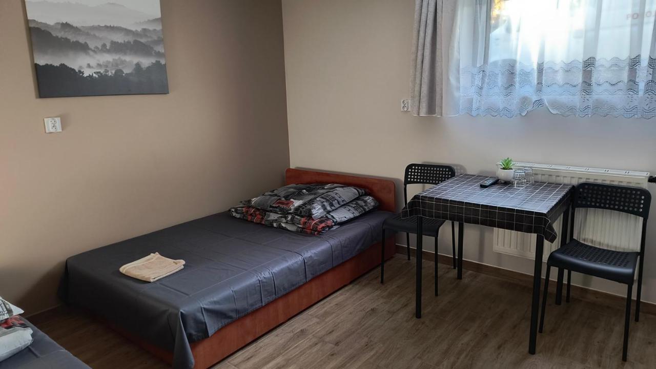 Pokoje Goscinne U Marka Тушен Екстериор снимка